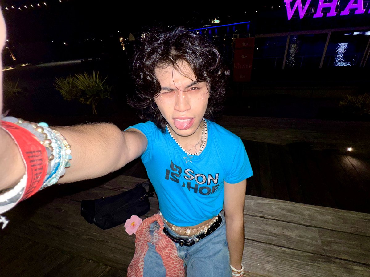 _uthanizemyself's tweet photo. went to a zara larsson concert :P https://t.co/SVHIlBZLyA