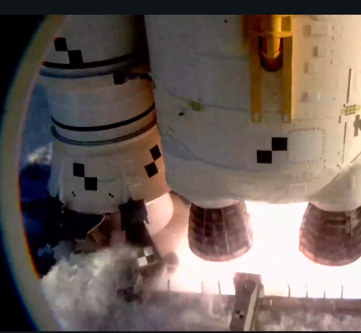 DollysGarden's tweet photo. Wow, so good to see the take-off of Artemis II live on X/Twitter. @X @NASA @NASAKennedy
Safe journey brave 4.
#MoonLaunch #ArtemisII #Moon https://t.co/6rTJRWAtAZ