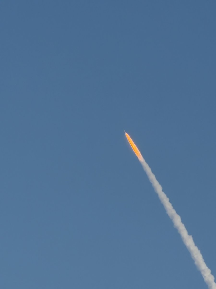CandyBush's tweet image. We got here just in time to watch the 🚀 get launched! 🔥 #RocketLaunch 🚀 #FloridaSky 🌅#HadToBeThere 🤩 #SpaceLovers 👽🪐✨☄️🌏