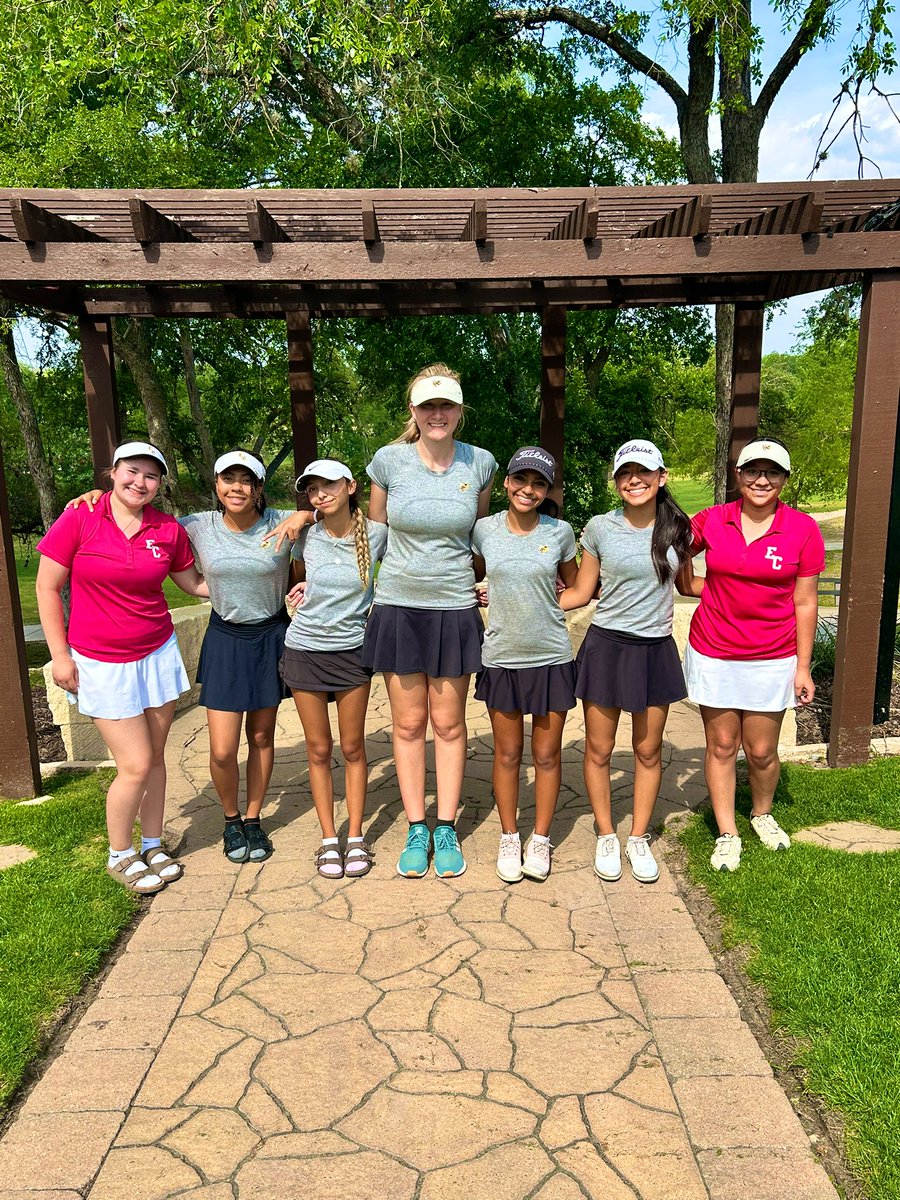 _ECGolf's tweet photo. Round 1 of the district 29-6A girls golf tournament is complete and your Lady Hornets sit in 3rd, two strokes from a regional tournament berth. Freshman Amani Haley fires an 80 for 3rd overall and a shot at an individual berth if our team fails to qualify. Way to go ladies! https://t.co/qpE1MnUpbh