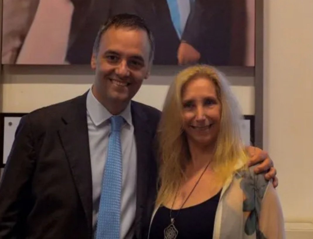 Me cuentan que a Adorni hoy lo banca exclusivamente Karina, ya a nivel "capricho". Javier Milei quiere a Sandra Pettovello a cargo del Gabinete. Santiago Caputo a Diego Santilli