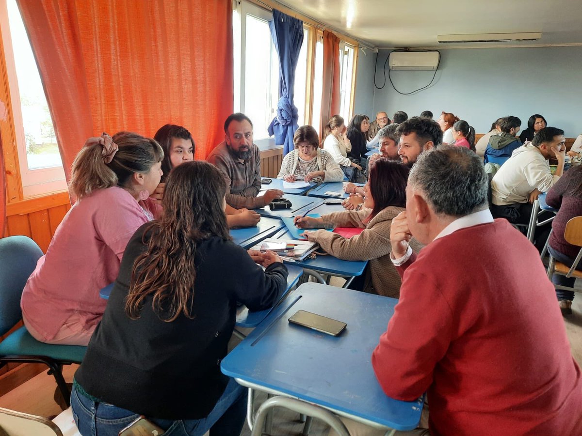 Compartimos imágenes enviadas por nuestras comunidades educativas en el marco de las jornadas de reflexión que contó con la participación de docentes, asistentes, directivos y estudiantes.

Escuela Chadmo Central y Liceos Francisco Coloane, Paulo Freire y Teresa de Los Andes.