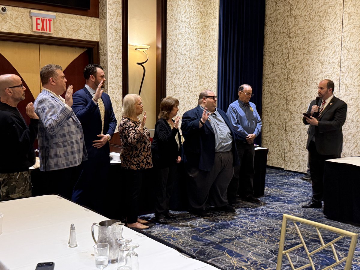 CMDMCarr's tweet image. It was great speaking to the #StatenIsland Bucks Business Network this morning about all the issues facing our borough &amp;amp; city and swearing in their board. I will always stand up for our small biz community because they are the backbone of our local economy