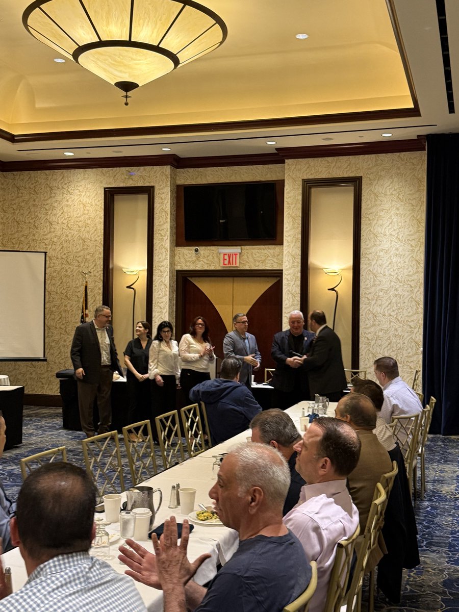 CMDMCarr's tweet image. It was great speaking to the #StatenIsland Bucks Business Network this morning about all the issues facing our borough &amp;amp; city and swearing in their board. I will always stand up for our small biz community because they are the backbone of our local economy