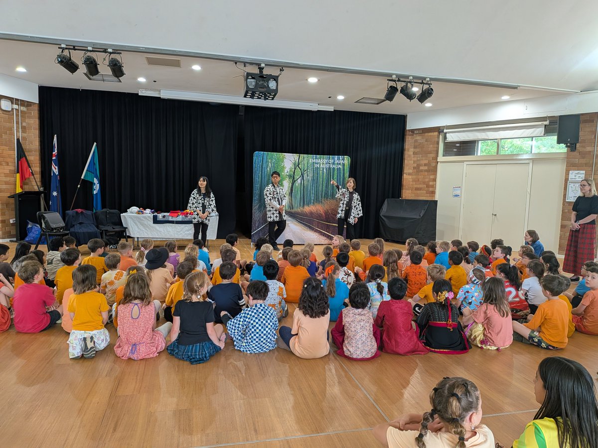 JPEmbassyAU's tweet image. We visited Hughes Primary for #HarmonyDay! 🌸🇯🇵
Great to see so many students diving into Japanese cultural activities, including #origami, #calligraphy, and a fun photo booth. It was wonderful to see everyone enjoy themselves while learning about Japan✨ #CulturalExchange