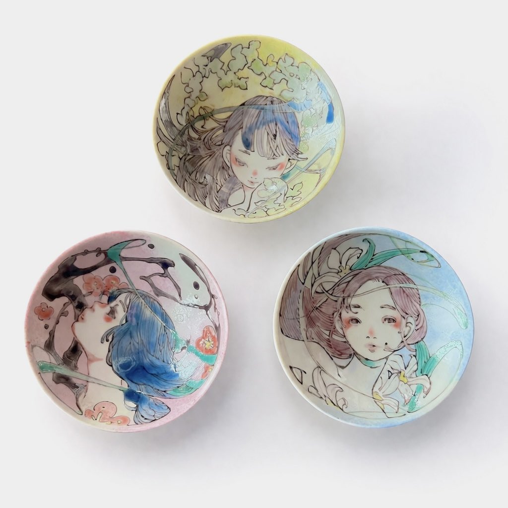 honndasi's tweet photo. 山ノ上ギャラリーさんでの展示
「山山ノ上デ、春ヲ楽シム」に参加させていただきます☺️  よろしかったら、お運びください。私は明日、初日在廊致します。ちょっと杖をついていますが💦 大丈夫です〜！#九谷焼 #イラスト https://t.co/P49S46sUZd