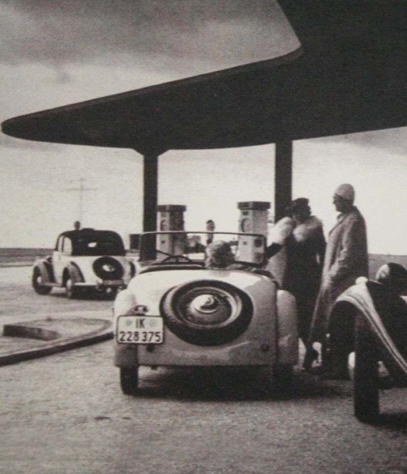 <a href="/scypion2000/">Scypion</a> To jest fejk. Na marginesie, to przedwojenne stacje typu Fürstenwalde w kształcie litery „V” są bardzo ciekawymi zabytkami. Zachowały się tylko cztery takie, z czego trzy w Polsce, ale tylko pod Wrocławiem istnieją dwie naprzeciw siebie. Nie miały nigdy napisu „Breslau”.