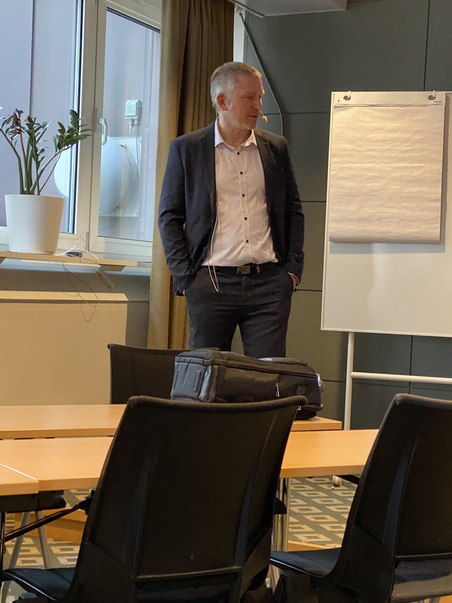 Christina Soldan (L) tweet media