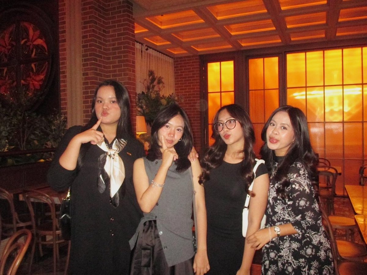 yungrolls tweet media