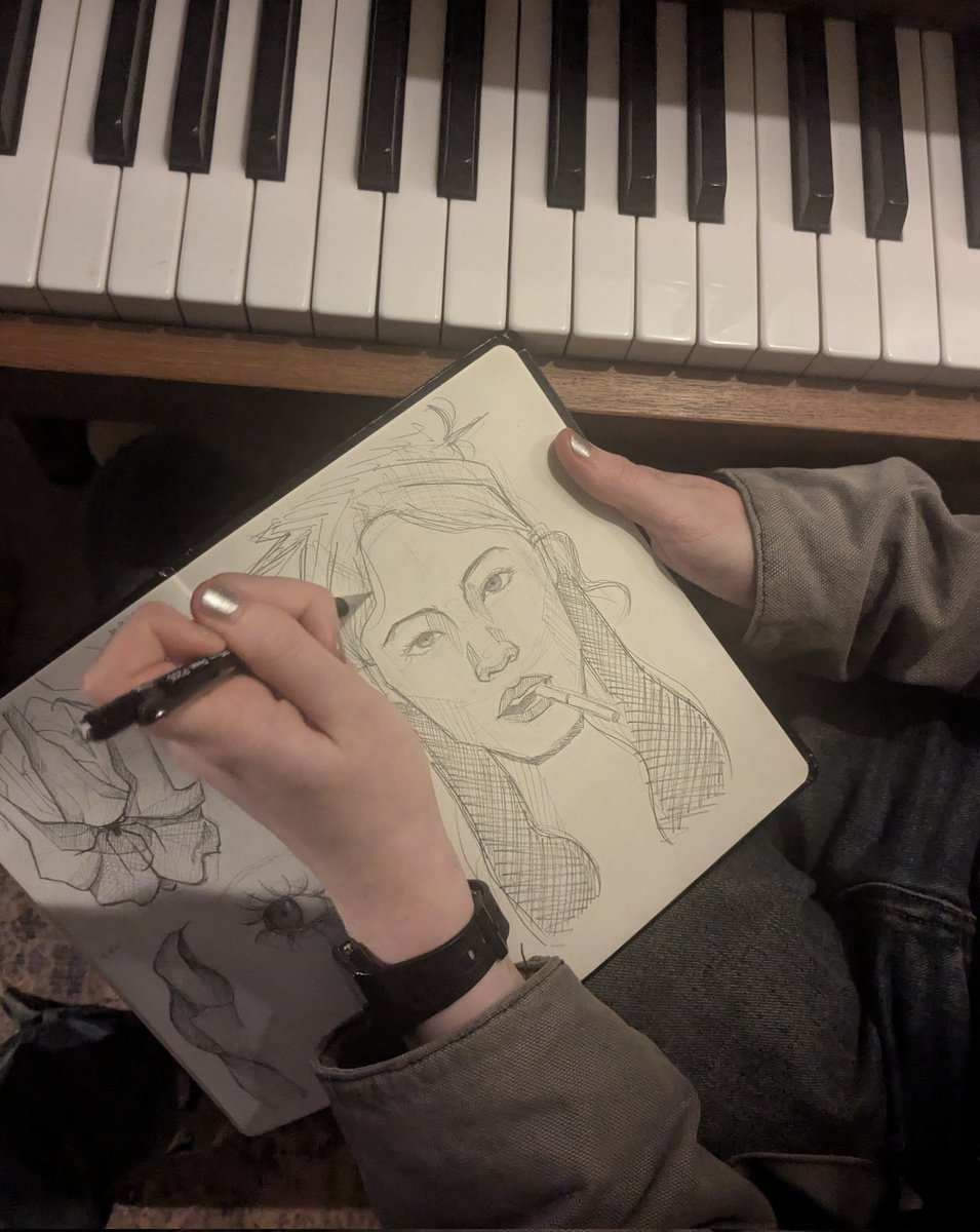 ells ☾ 🫧 tweet media