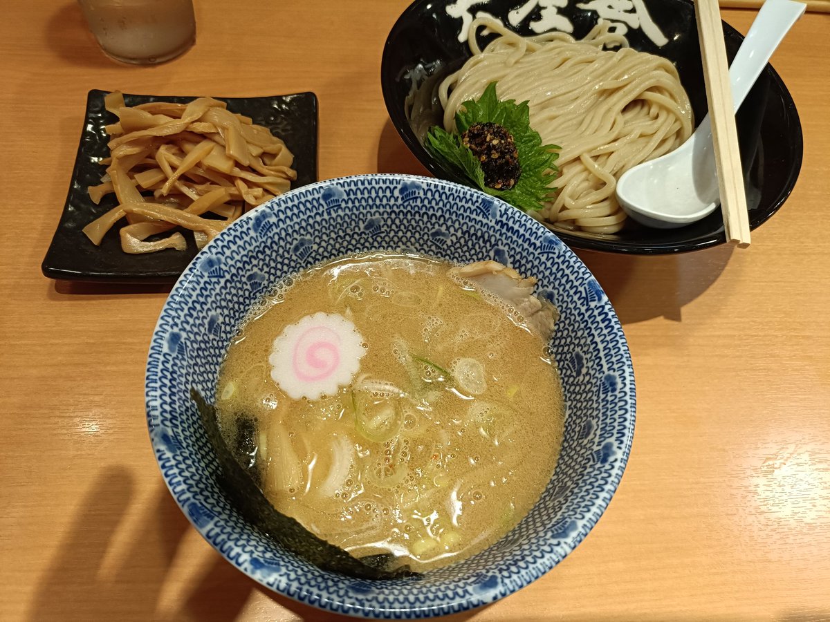 名古屋のモーニングはトースト、
西成モーニングは酒、
東京モーニングはつけ麺