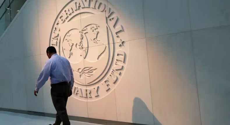 BusInsiderSSA's tweet photo. Mozambique🇲🇿 has cleared its $701 million debt to the IMF, according to Standard Bank.

The repayment led to the cancellation of an IMF mission scheduled for August, though no official statement was made.

Mozambique’s foreign exchange reserves are expected to drop from $4.15 billion to $3.5 billion after the repayment.

Other African countries, like Nigeria and Namibia, have also recently repaid or reduced their IMF debts.