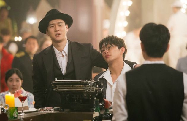 winterrlightt's tweet image. 9. chicago typewriter (2017)
⭐️⭐️⭐️⭐️⭐️

awalnya slow &amp;amp; quirky, tapi TRUST ME this builds up jadi masterpiece 😭 romcom + past life + angst??? unik banget. makin ke belakang makin sakit &amp;amp; indah. vibesnya beda sendiri, once it clicks… lo bakal kepikiran terus 🥹