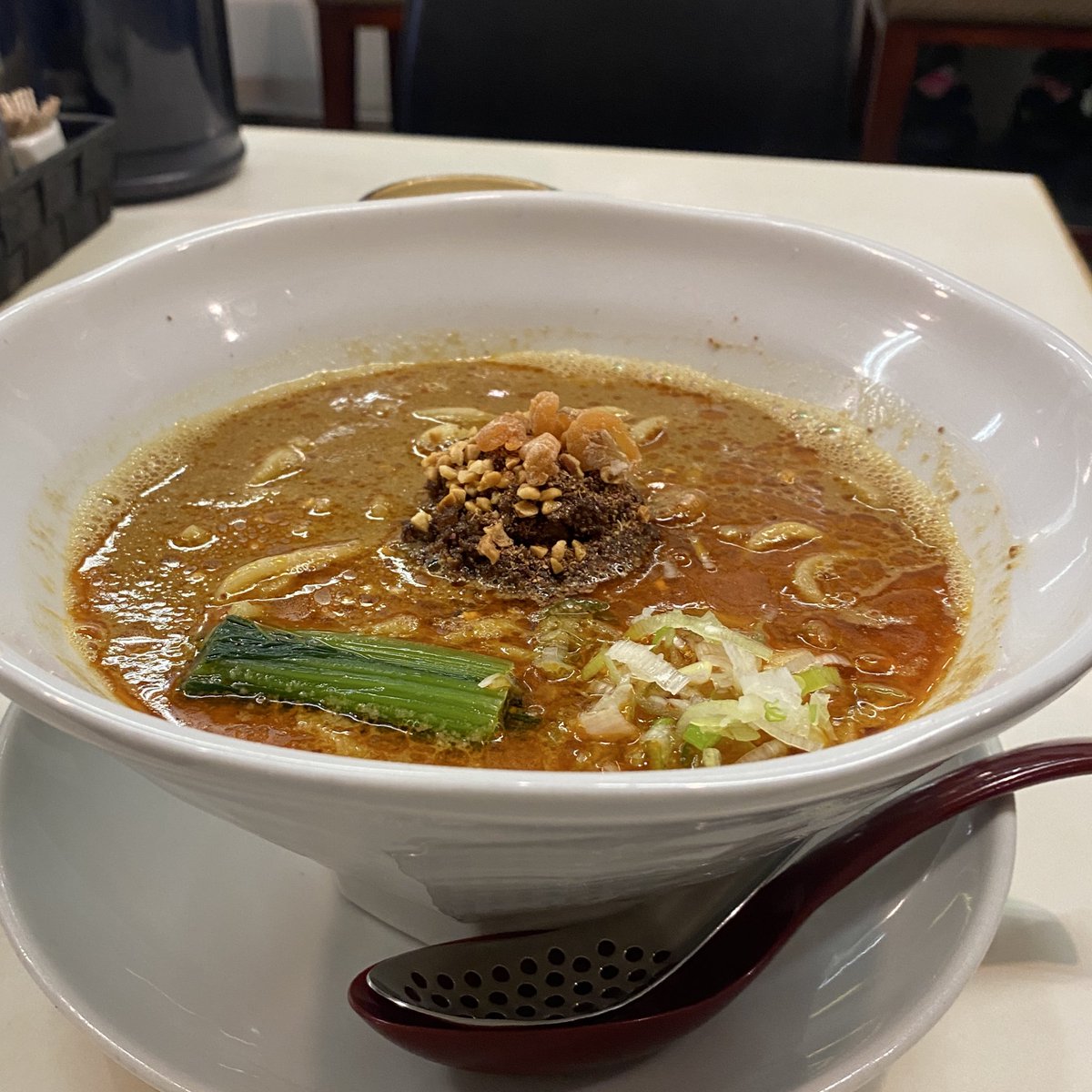 rinjot's tweet photo. ひさびさびさの担々麺まじうま、男性で満席のアウェイなランチタイムもひさびさびさ https://t.co/X17lIv7gam