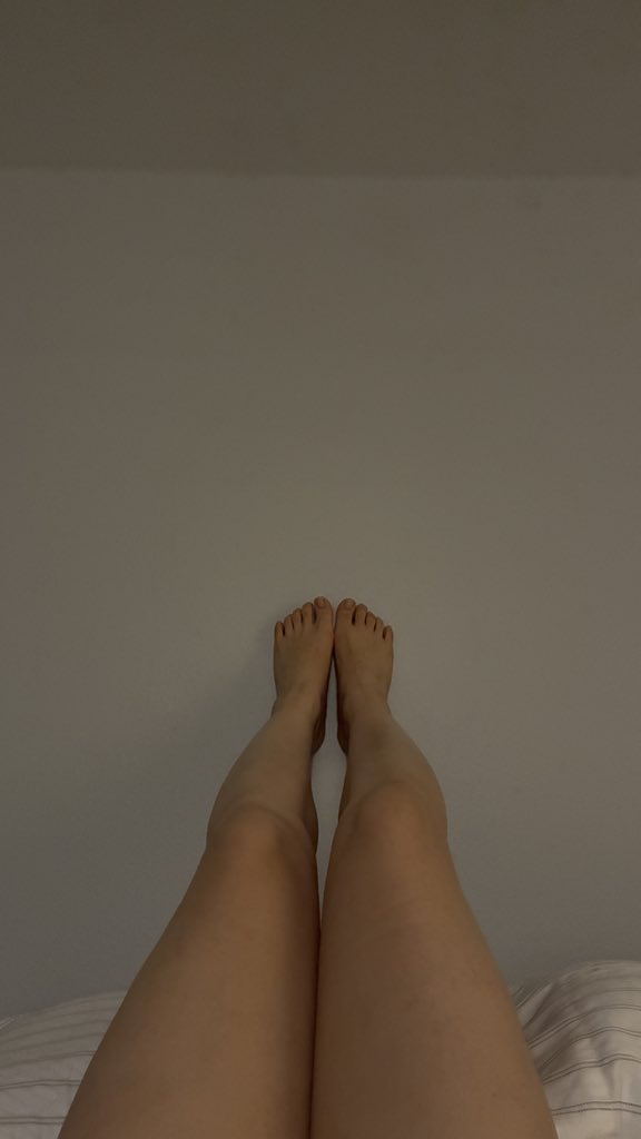 AAA小财神来咯来咯左手抓金元宝右手抱聚宝盆脚踩祥云头顶福数钱数到手抽筋咯什么手抽筋了那我真的会笑死 tweet media