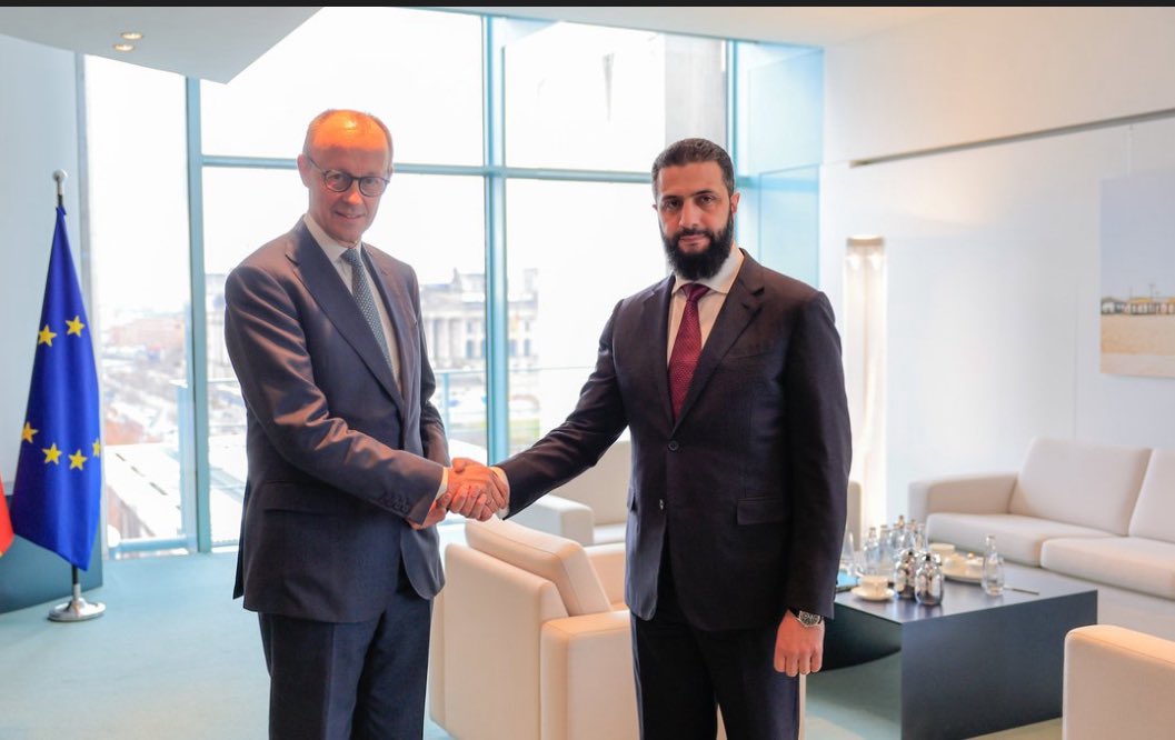 د AI په واسطه هغه د استاد ځلاند خبره جادوګر  خو زه وايم د اسلامي امت تعليم يافته ځوانانو د زړونو رهبر احمد الشرعه عکس د هغی سياسي دښمنانو داسی جوړ کړيدی چی په اول ځل ليدو يي هر سړی فکر کوي چی ريښتينې تصوير به وي. 

مگر مونږ پر دی عظيم مجاهد باور لرو د وخت او حالاتو سره د مبارزې