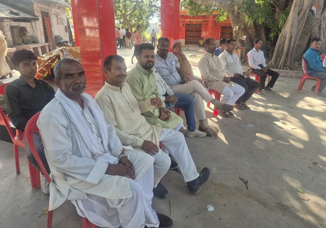 arvindnishad01's tweet photo. जन संपर्क अभियान मिशन 2027
#अरविंद #निषाद  #राष्ट्रीय #अध्यक्ष #एकलव्यपार्टी https://t.co/9NEC7MKRPU
