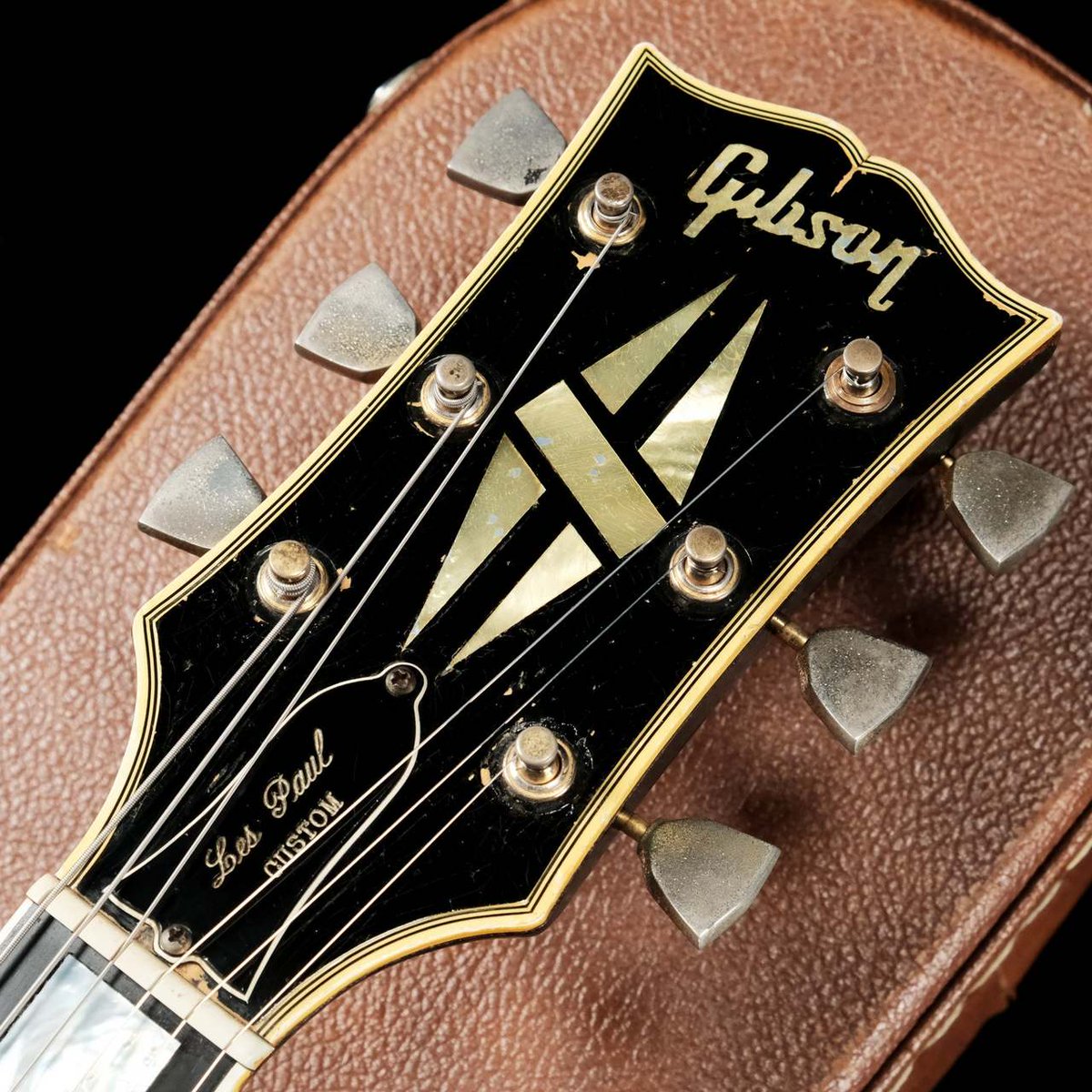 1484shibuya's tweet image. 1969年製、Gibson Les Paul Custom。使用感はありますが、そこがまたカッコいい1本です。プレイコンディションも良好です。ぜひこの機会にご検討くださいませ。
store.ishibashi.co.jp/view/item/0000…
#Gibson #vintage