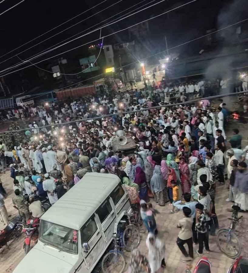 12 HOURS. A NATIONAL HIGHWAY SEIZED in Kaliachak, Malda.

Judicial officers on election duty detained.
This is not protest. This is a breakdown of the rule of law.

This will hurt Bengal for a long time. 

Bengal will be back to earlier glory, you can't stop Madam.