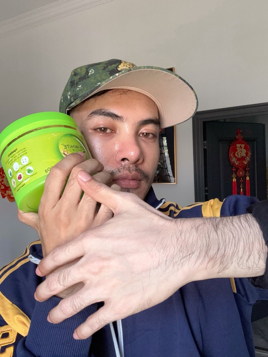 Douch den tweet media