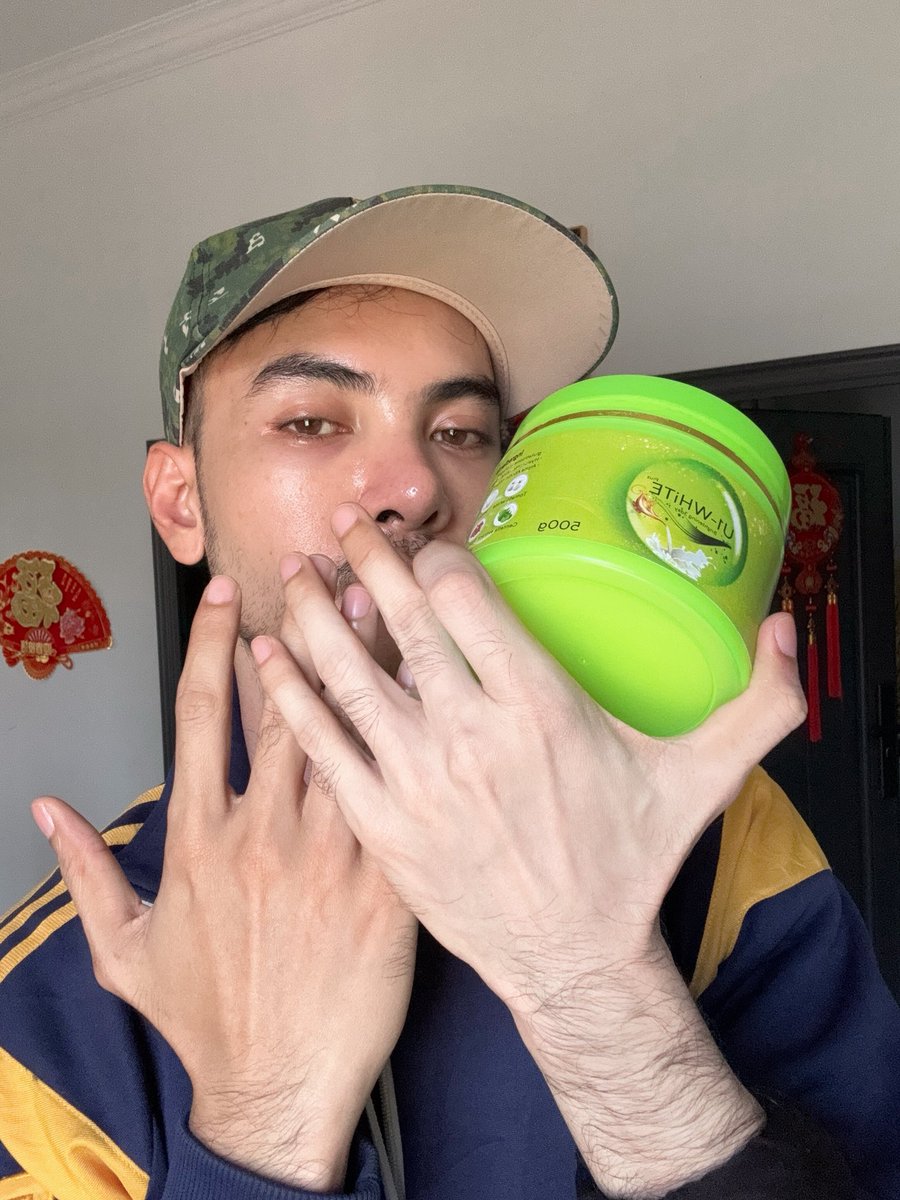 Douch den tweet media