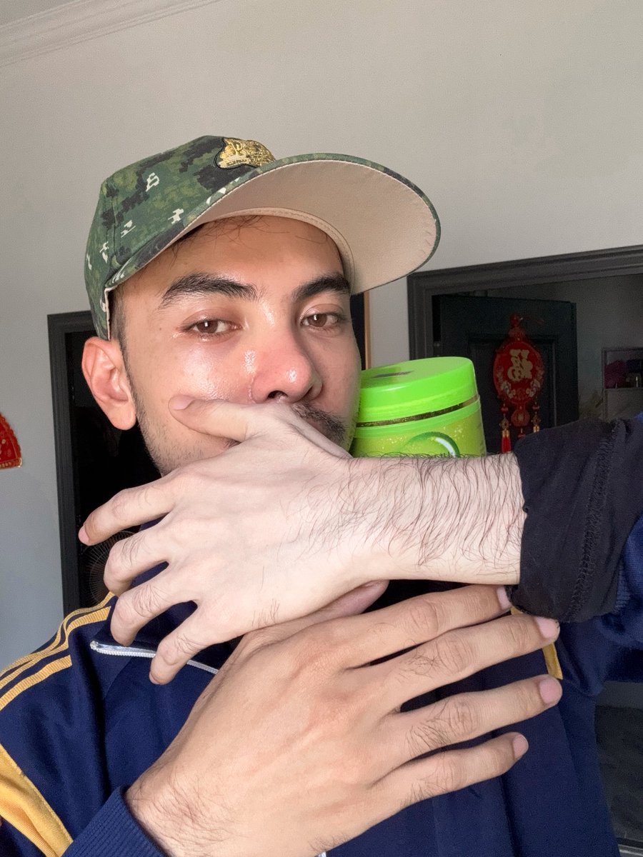 Douch den tweet media