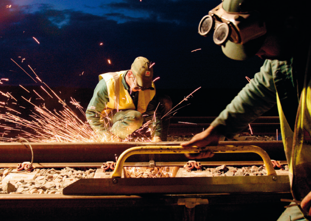 TERPays2LaLoire's tweet image. 🔴 Trafic perturbé sur l'axe #Nantes↔️#Angers↔️#LeMans, jusqu'à 7h30 environ.
Des travaux réalisés de nuit n'ont pas été terminés à temps, ce qui implique des ralentissements et des suppressions. Tout est mis en œuvre pour vous permettre de vous déplacer.