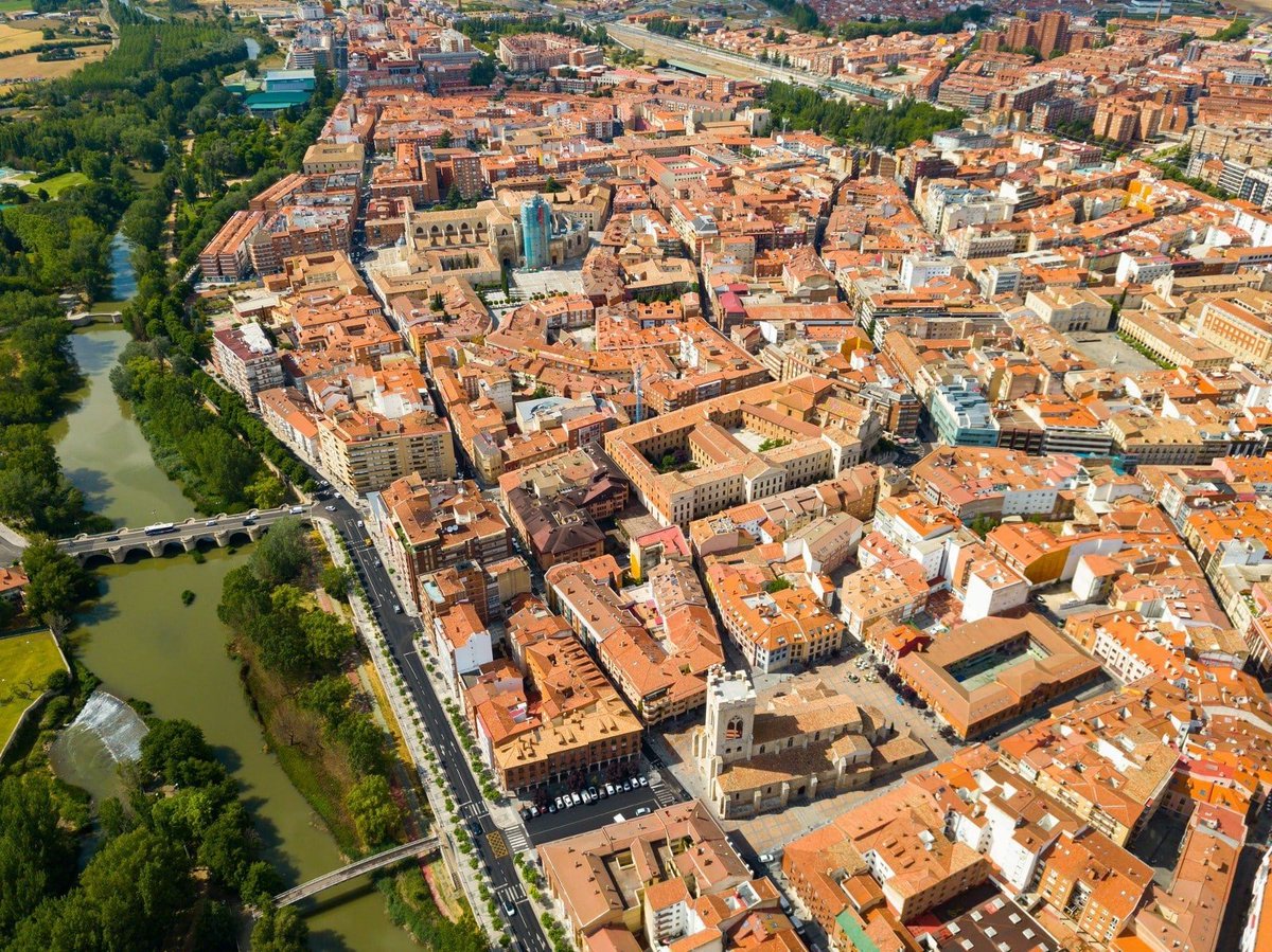 Italian 🚅🇮🇹🇻🇦 tweet media