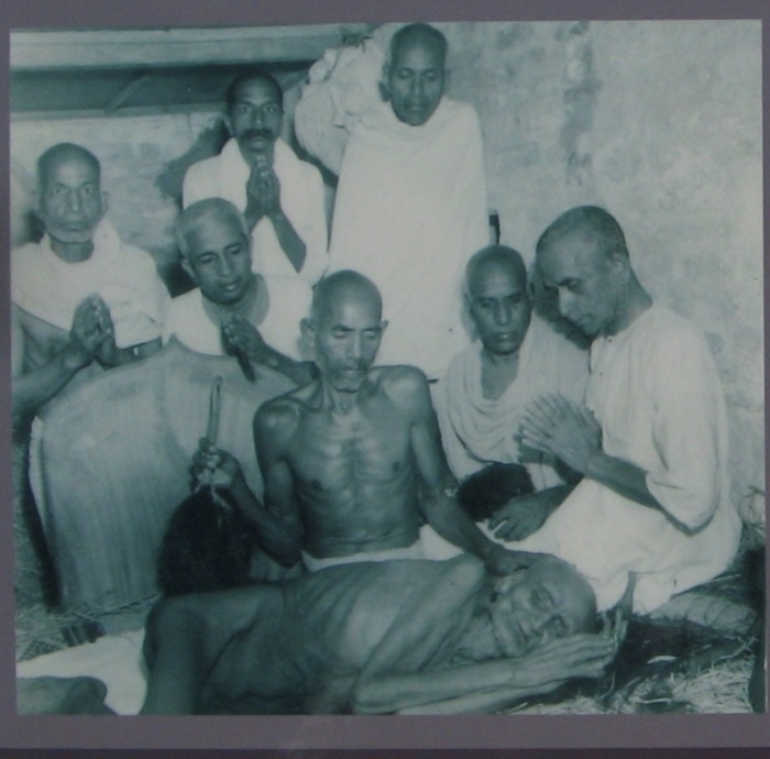 Anshjain19977's tweet image. A beautiful example of the best use of AI , reviving history with clarity and respect. Here you can see an enhanced image of the samadhi of the great 20th-century Jain Acharya, Acharya Shantisagar Muniraj. 🙏

#jainism