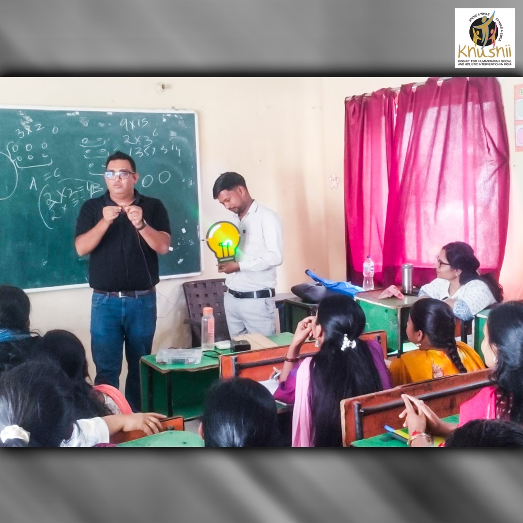 KhushiiNGO's tweet image. A successful training session was conducted at Swatantra Shikshantara in collaboration with Inspireshala (Mr. Abhinav Singhal Founder, &amp;amp; Team) with the participation of around 35 teachers and 50 students. The session was facilitated by Mr. Abhinav Singhal and Ms. Kunti.