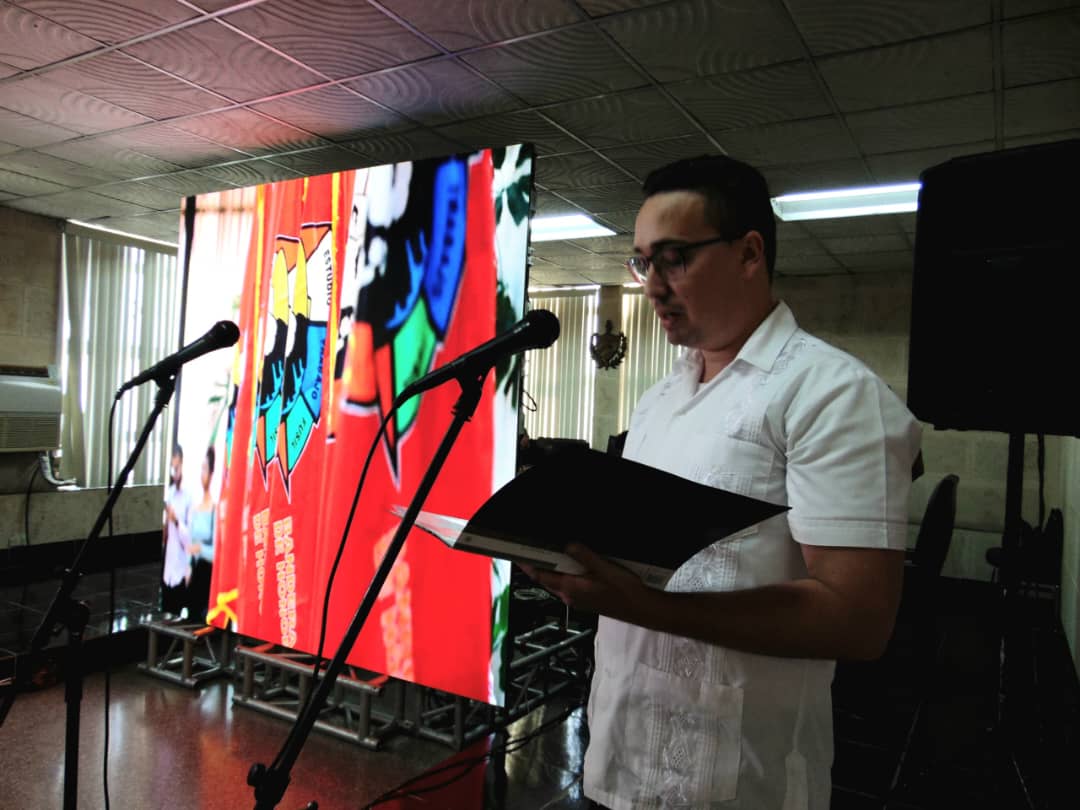 Con <a href="/cuba_ven/">JulitoVenCuba</a>, <a href="/JoaquinMBernal/">Joaquín M. Bernal Rodríguez</a>, los Vicepresidentes de <a href="/TSupremoCU/">TSupremoCU</a> y <a href="/Yojaniers/">Yojanier🇨🇺💯⚖</a> participamos en emotivo Acto en <a href="/habana_tpp/">HabanaTPP</a> por el Día de la Juventud y de nuestros Pioneros. Una mañana de emociones, compromiso y convicción de continuidad. #CubaEstáFirme 
<a href="/DiazCanelB/">Miguel Díaz-Canel Bermúdez</a> <a href="/UJCdeCuba/">UJC de Cuba</a>