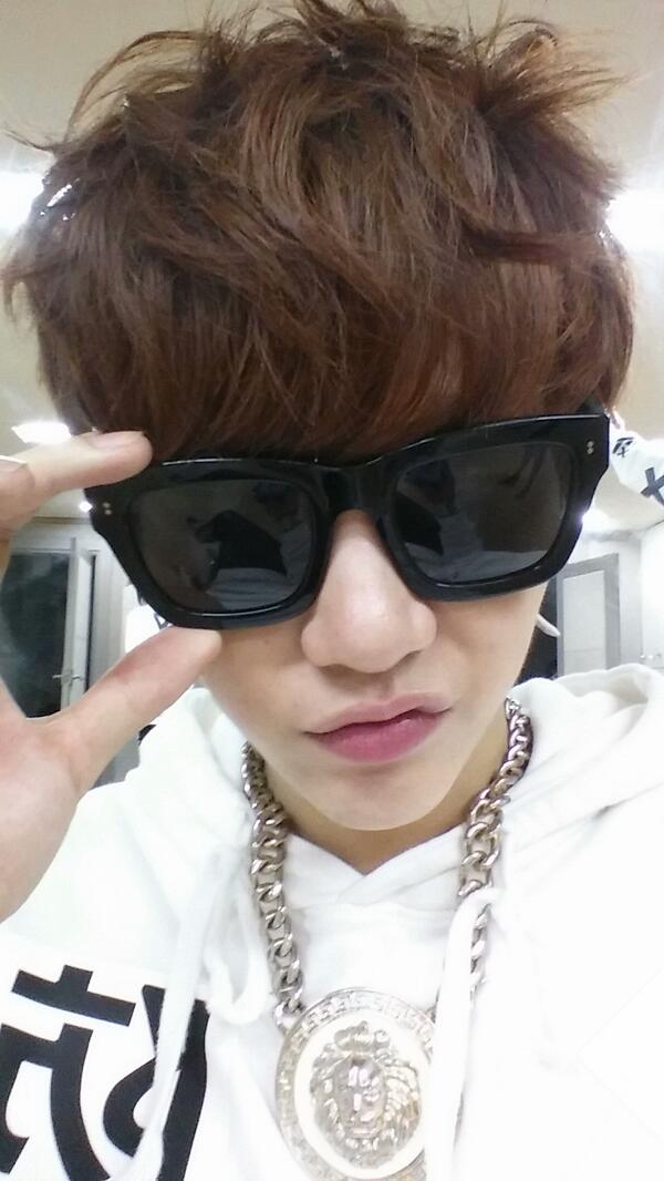 daily yoongi selca ⟭⟬⁷ tweet media