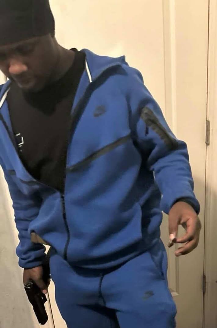 SubxNews's tweet image. Tyree Smith (18) a.k.a Big Black (Savblock/OBN) was shot and killed 67th and Wentworth

#ChicagoScanner #CrimeNews #Homicide