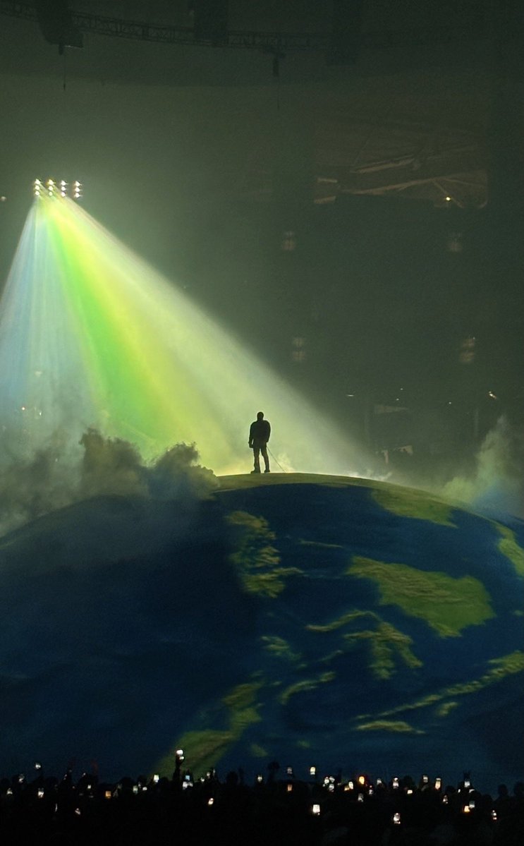 yzyupdates tweet media