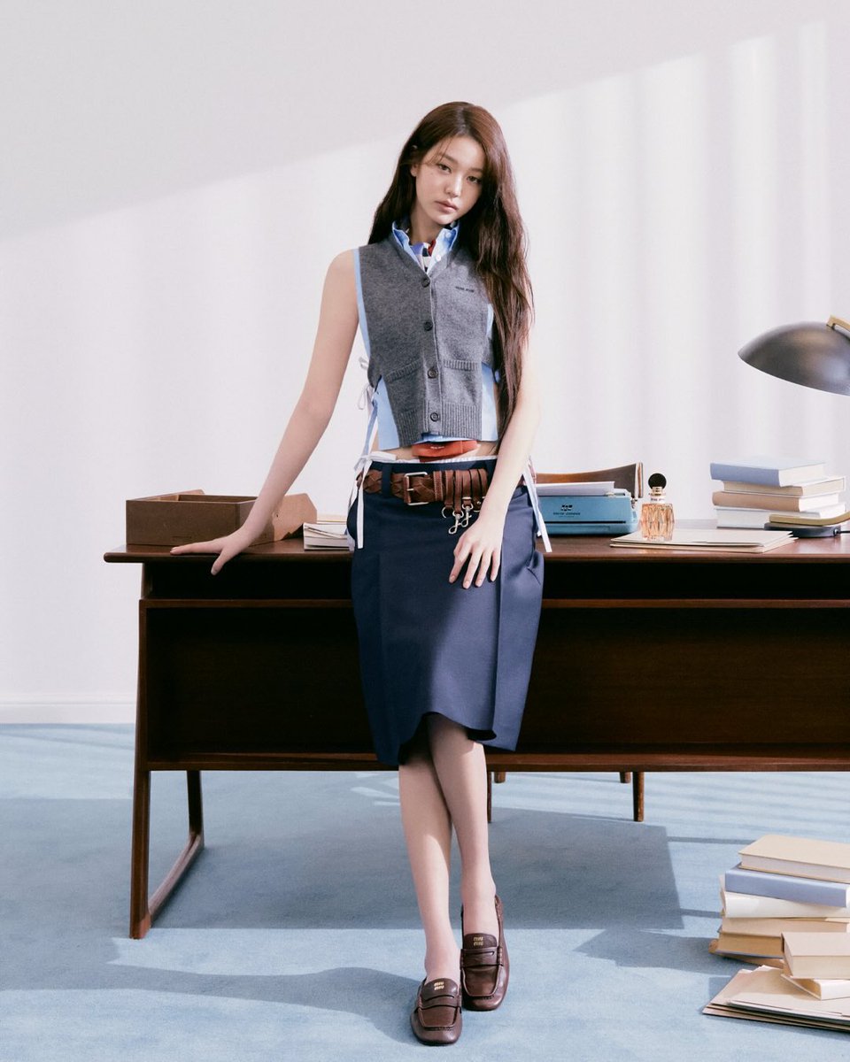 𑣲 evie tweet media