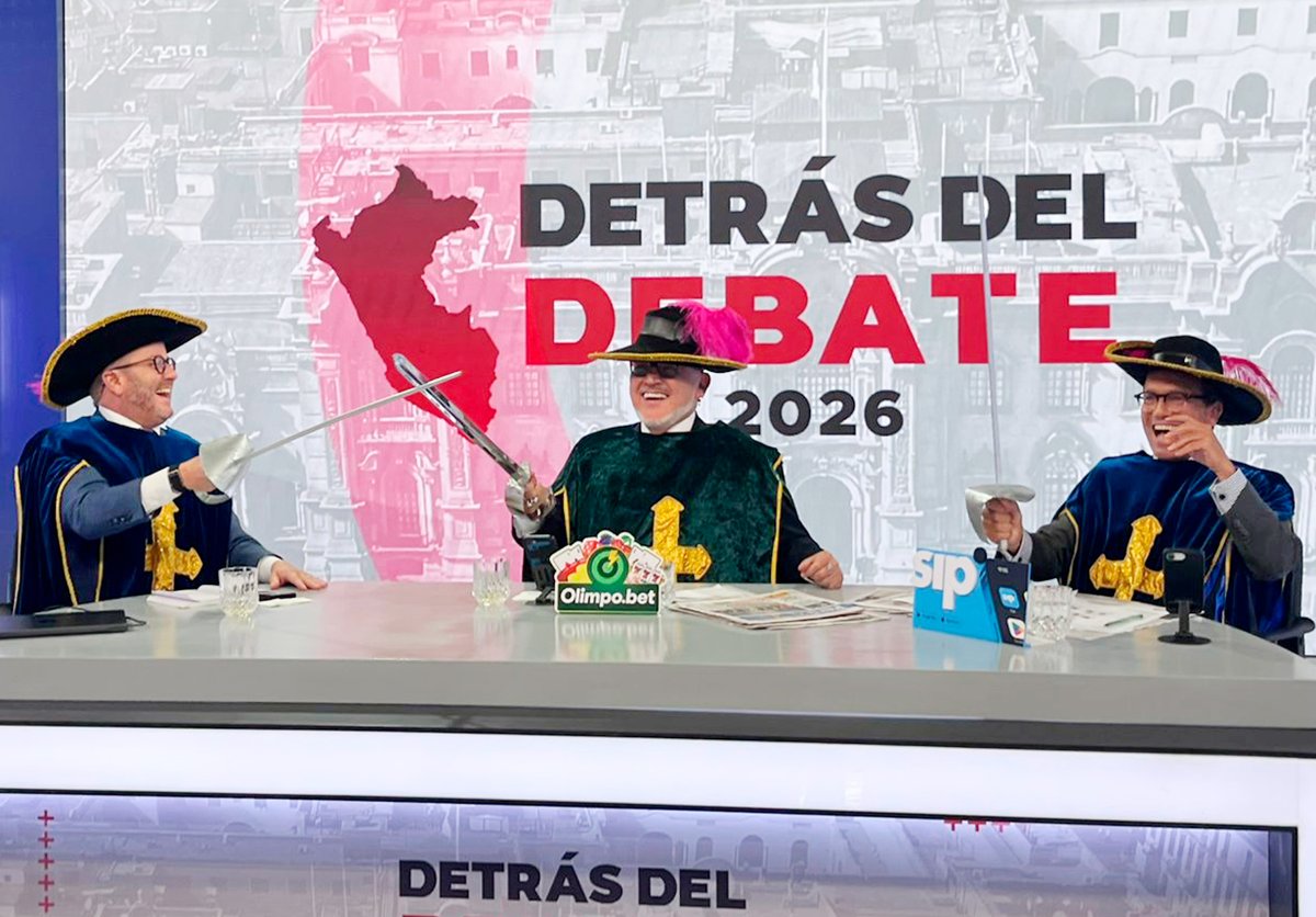 willaxtv's tweet photo. ¡Todos para uno y uno para todos! 🤺✨ Tras una intensa jornada de análisis y debate, nuestros conductores decidieron hacerle honor al ingenio de nuestra audiencia.
Augusto Thorndike, Beto Ortiz y Christian Hudtwalcker dejaron los sacos de lado para convertirse en 'Los Tres Mosqueteros'  en esta edición especial de 'Detrás Del Debate'. 🗳️💥 ¡Gracias por sintonizarnos y ser parte de esta gran cobertura!

#DetrásDelDebateWillax #LosTresMosqueteros #Elecciones2026