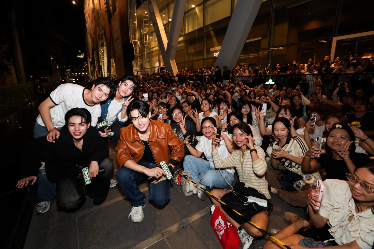 centralwOrld tweet media