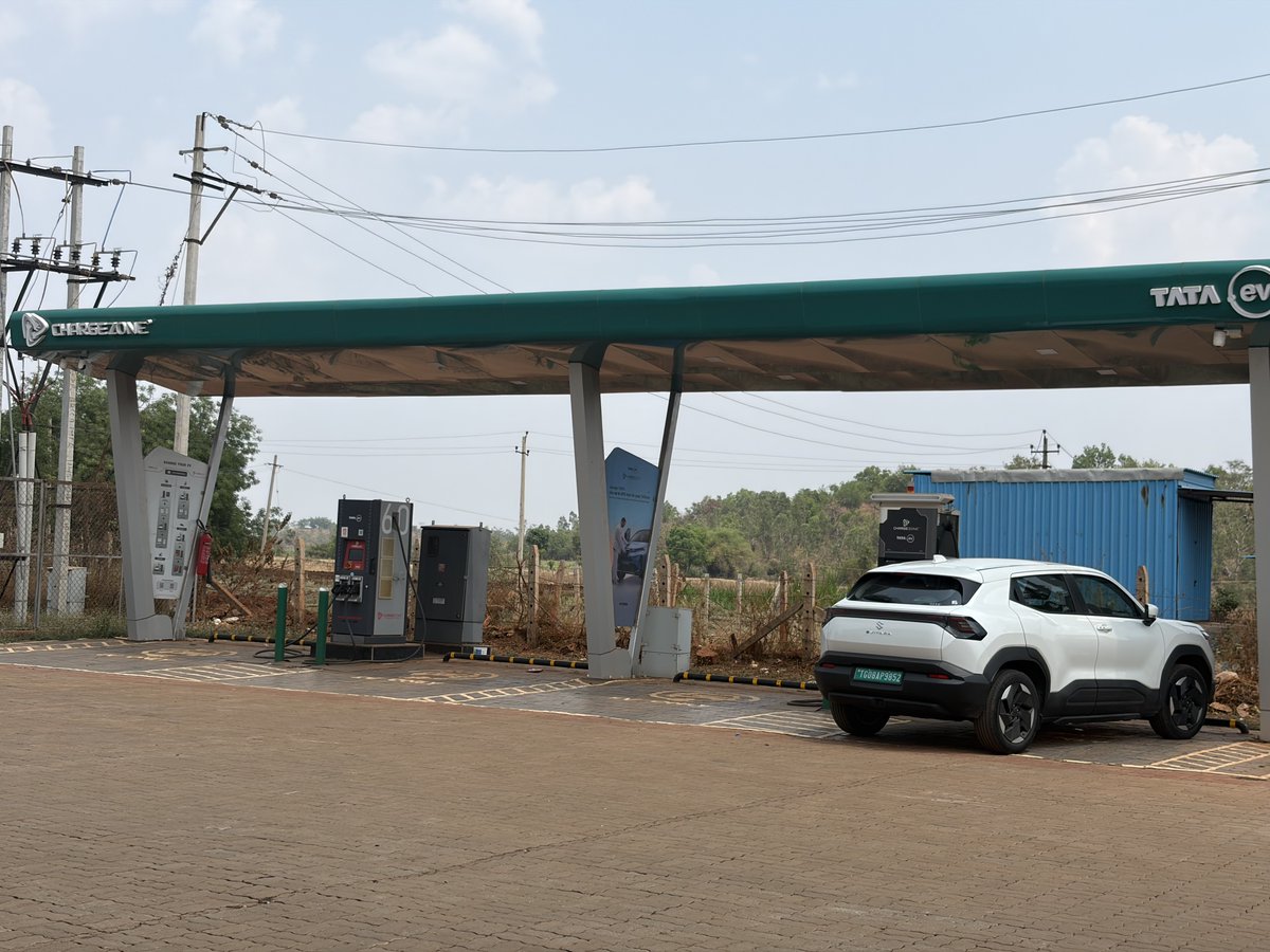 Came back from Pune to Hyderabad in my #BE6 #EV was a comfortable drive, again mid point charged at 180KW Mahindra Fast charger (just stopped for 25 mins).

On the way back stopped for lunch at this 24 (near Bidar  ) that also had EV charging stations, I didn't have the need to