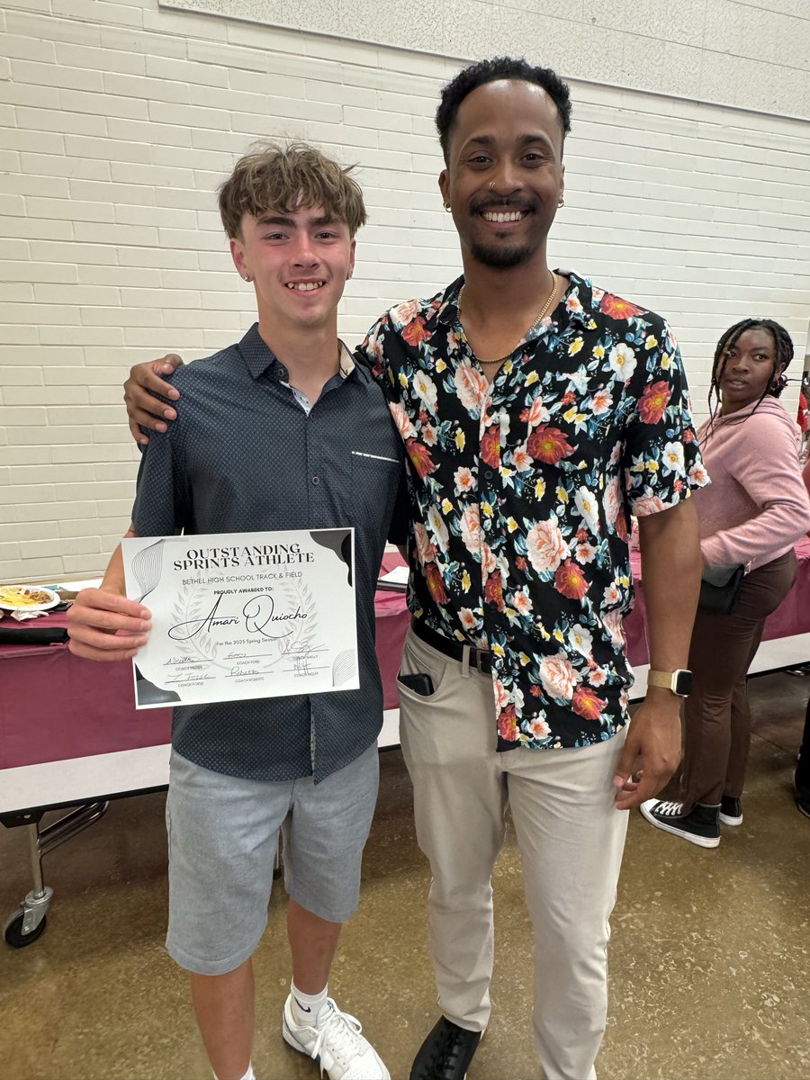 AmariQ31's tweet photo. In the 2025 track season I was blessed to be selected The Outstanding Sprint Athlete Award from my Head/Hurdles Coach and the BHS Track team thank you‼️🙏  #AGTG #trackrecruit https://t.co/Lik4ljg52L