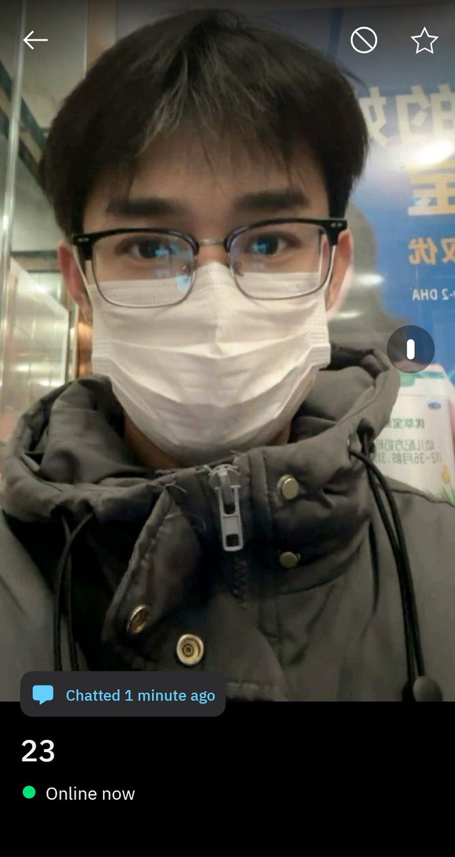 ke1cium_'s tweet photo. 大家小心在grindr和blued(heesay)遇到这个会所服务生的人，纯粹是来诈骗的，之后他会跟你要Whatsapp number然后约你见面， 之后会有恐吓要钱。本人之前在blued被他骗过一次了，然后他换账号又来跟我sayhi 在blued，现在Grindr又遇上。目前他是在KL (pavilion/bukit bintang区比较活跃)，一直换账号。 https://t.co/yXDSolmhe4