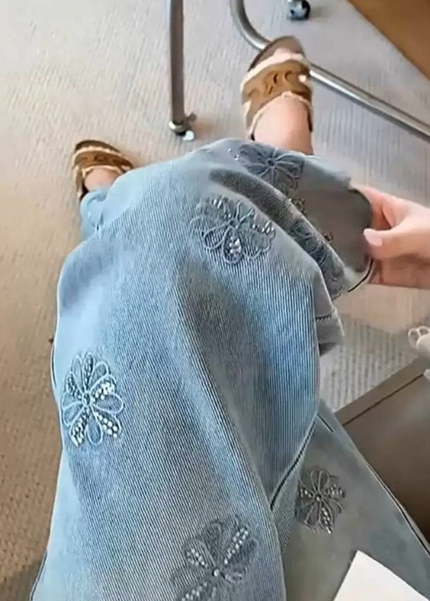byraa___'s tweet photo. In love with these pretty embroidery jeans 🌸 https://t.co/VbWvONuGJo