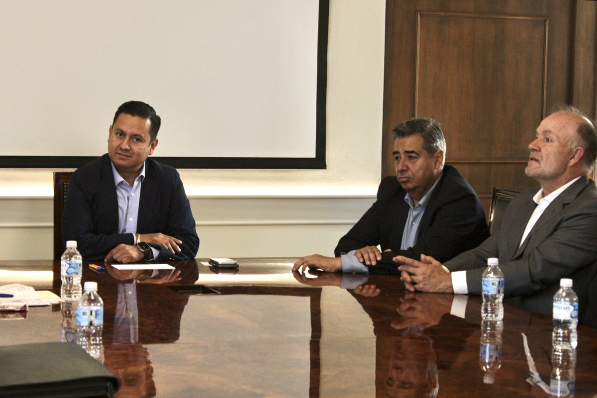 raulpinedazeped's tweet photo. El día de hoy sostuve una mesa de trabajo 🤝 con el Grupo de Organismos Empresariales, reafirmando nuestro compromiso de mantener un diálogo cercano y permanente.

Seguimos trabajando en equipo bajo el liderazgo de nuestro Gobernador @armentapuebla_ 

#PorAmorAPuebla 🫶🏻
#PensarEnGrande