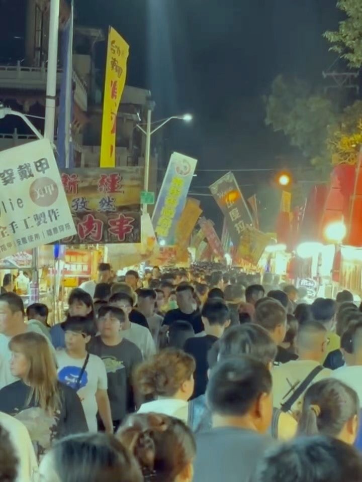 生活的真谛：没有一口烤鸭解决不了的烦恼；如果一口不行，那就再来一口。这诱惑谁能抵挡！