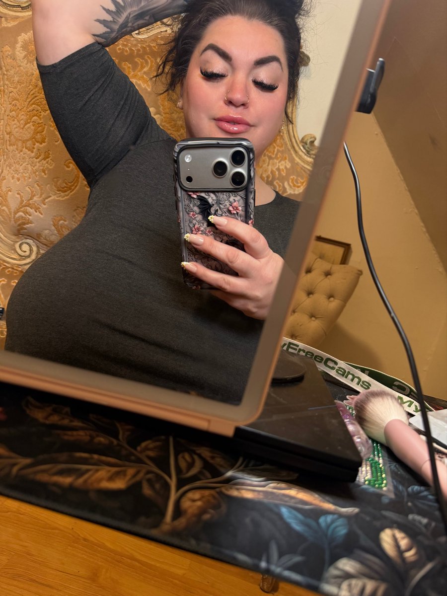 GrowingVicky tweet media