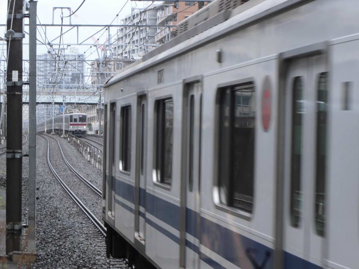 TOBU11640F's tweet photo. 昨日の9000系ATO調整試運転の画像です。上りは朝霞台で撮影したのですが新幹線ラッピングの5050に被られ15人ほどの犠牲者が出ていましたね。同業者の方お疲れ様でした。いろんな発見があり、楽しかったです。デジカメなので画質悪いのはご了承ください。 https://t.co/P63QfWS7mc