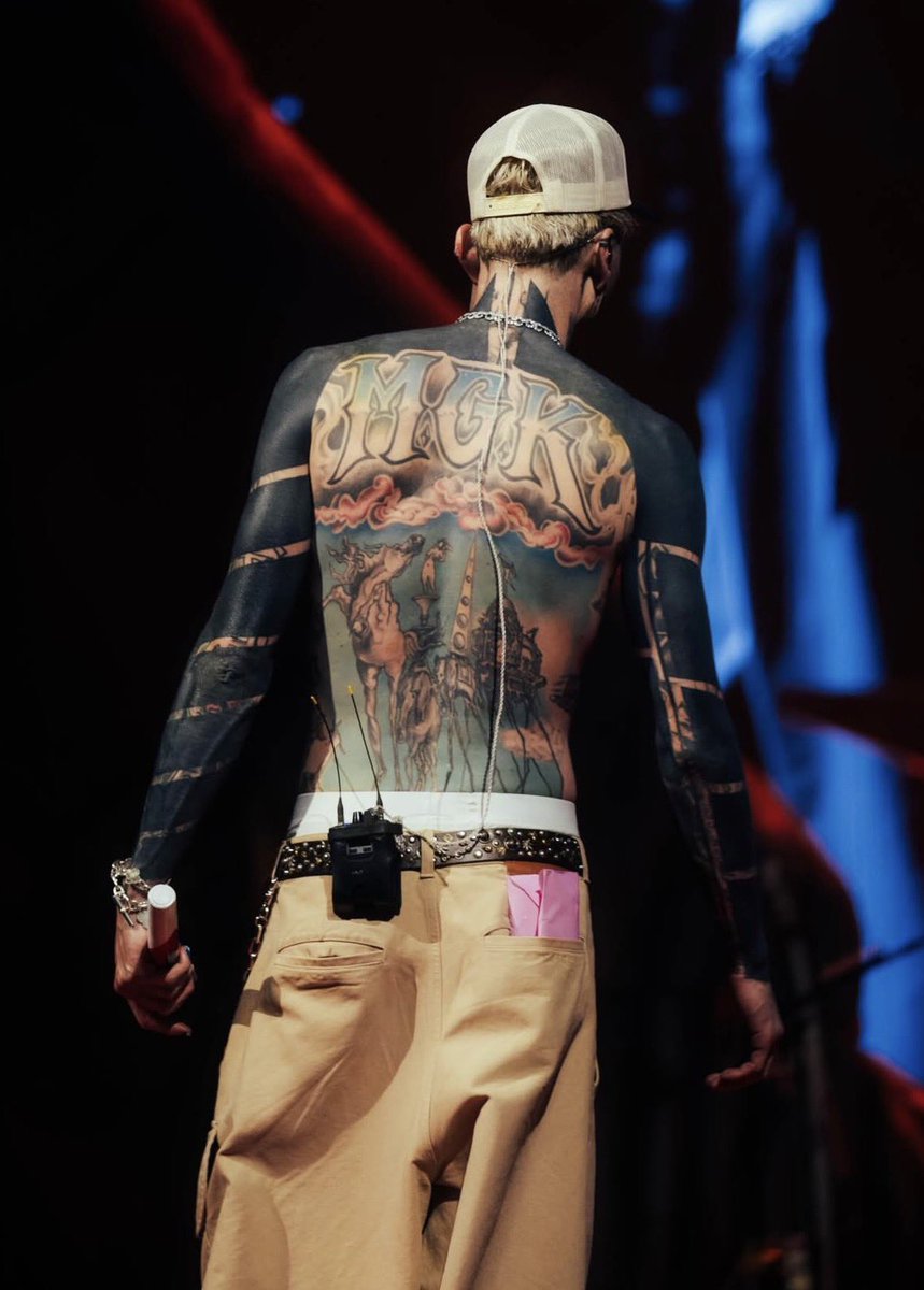 kristenESTXX 🚬 tweet media