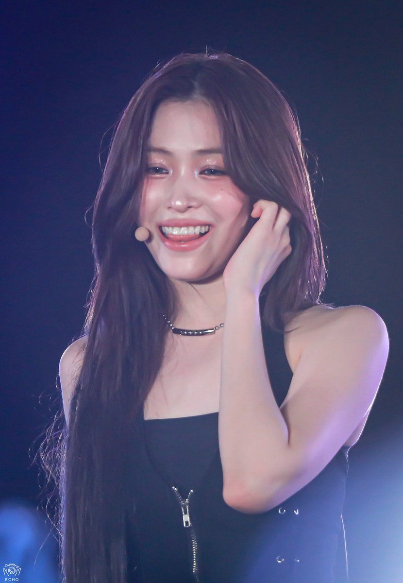 Ryujin moments that could kill a sapphic (@ryujinsapphic_) on Twitter photo 