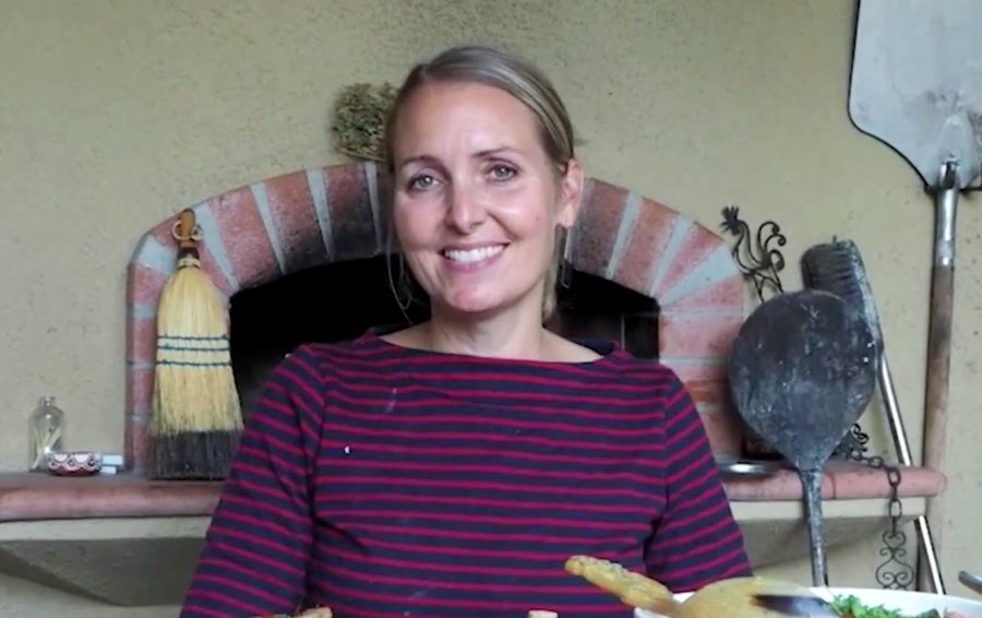901Lulu's tweet photo. Amy Hillyard (52) has been missing for one week in Oakland, California. Recently uncovered video footage shows Amy at Dimond Park around 4pm right before she vanished. I am worried that something awful has happened to her. 🥺 https://t.co/emuugAvLeG