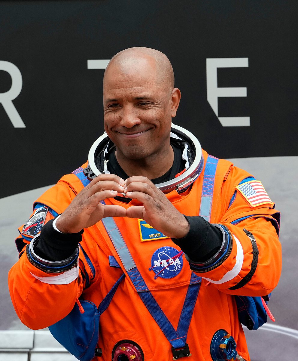 afronews's tweet photo. NASA Astronaut Victor J. Glover makes history as first Black man to fly around the moon
By Alexis Taylor, AFRO Managing Editor
https://t.co/g0e5OPKaqF
#victorglover #artemisii #blackastronaut #nasamoonmission #spacexploration https://t.co/ZUnsacy4hT