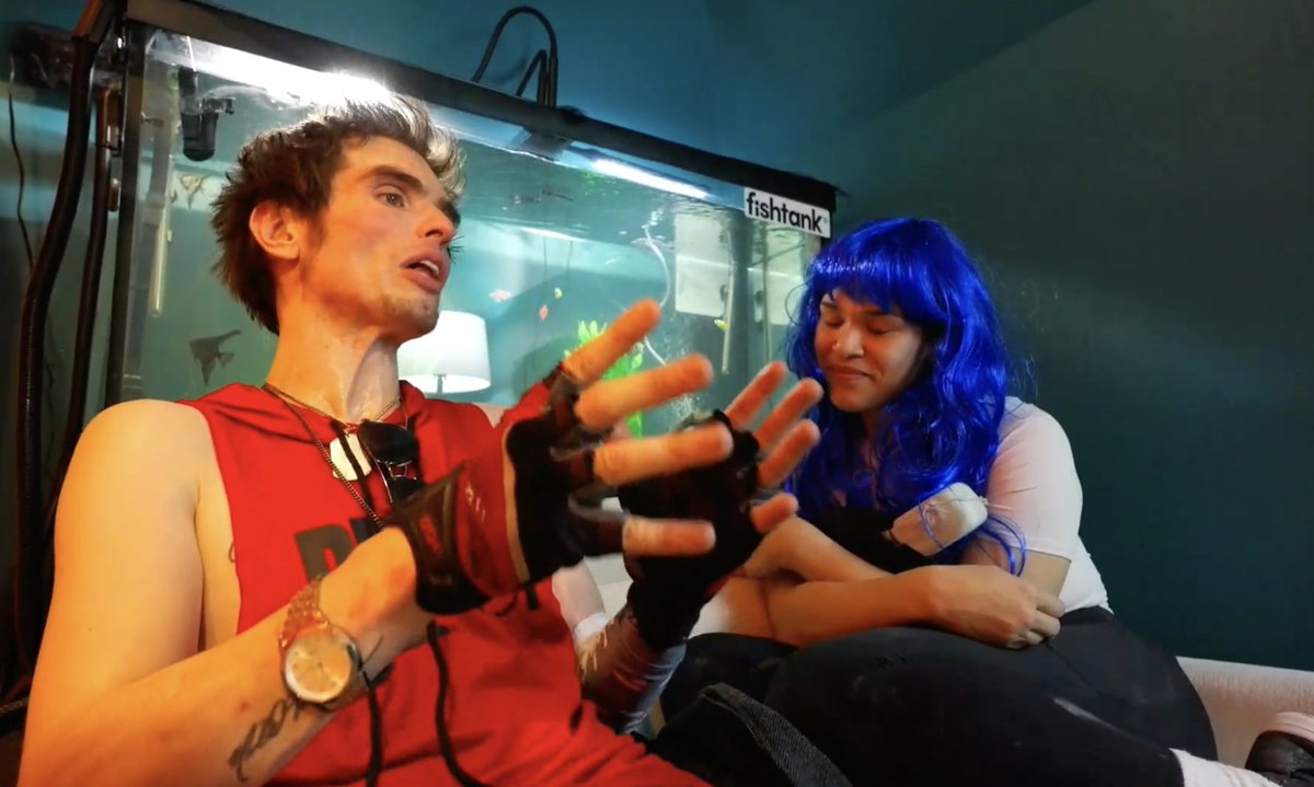 arthurjviolet's tweet photo. spitting image dude holy shit #fishtanklive https://t.co/ZjQv8GfZXi